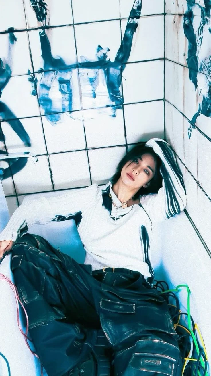 Hwang Hyunjin thumbnail