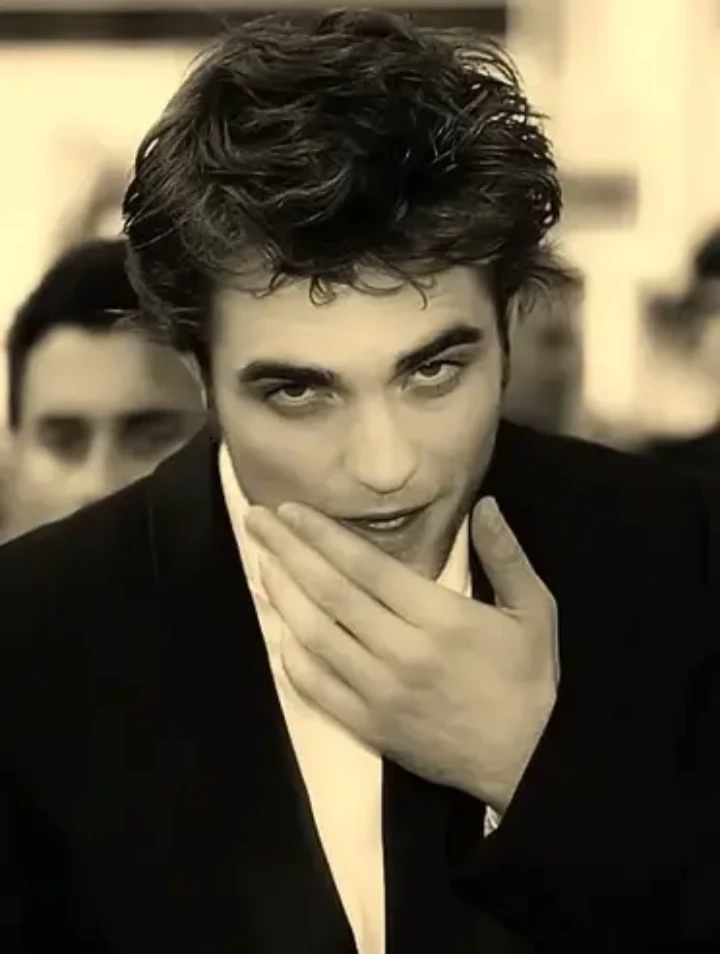 Robert Pattinson  thumbnail