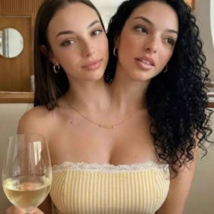 Valeria and Camilla thumbnail