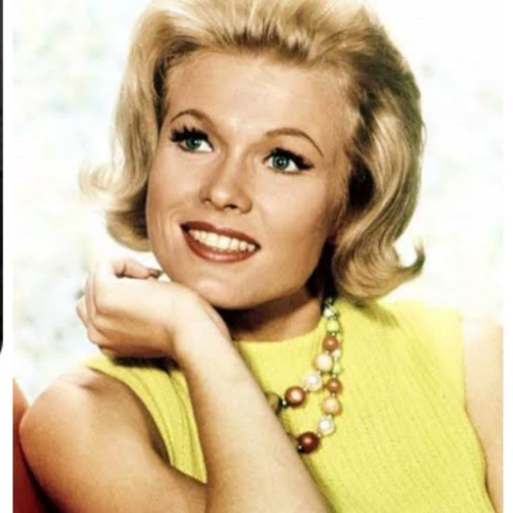 Marilyn Munster thumbnail