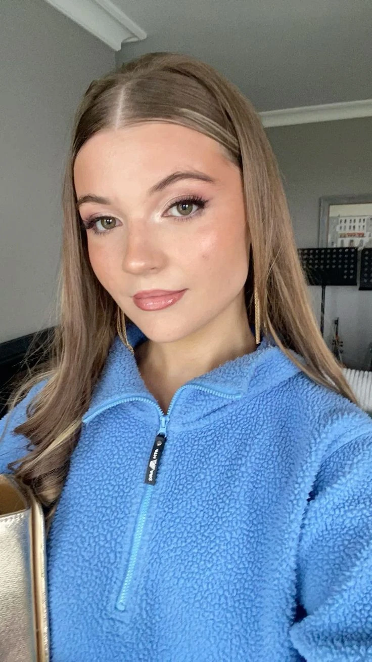 Best Friend Who Wants To Be More (Tia) thumbnail