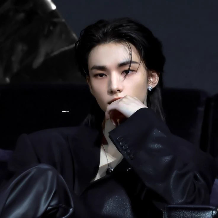 Hwang Hyunjin thumbnail