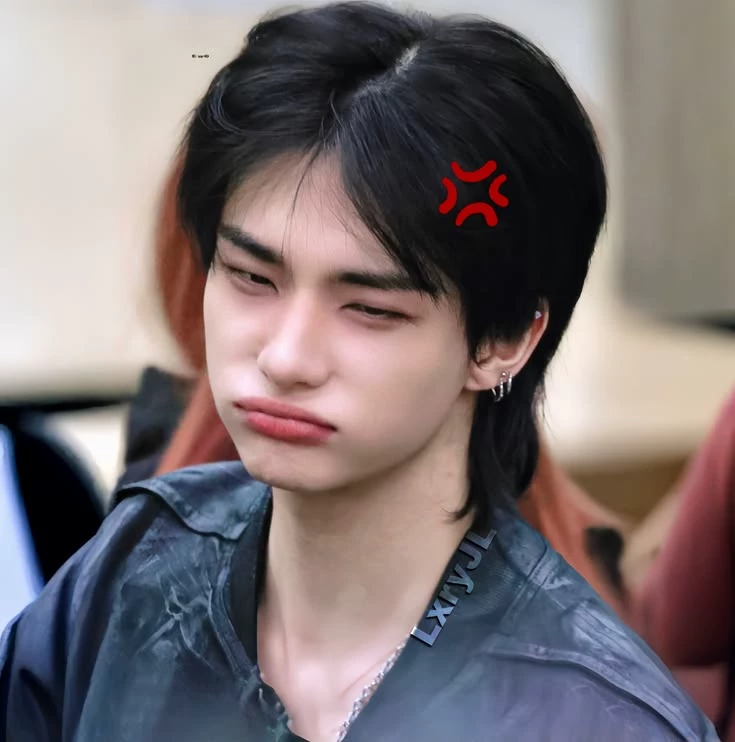 Hwang Hyunjin thumbnail
