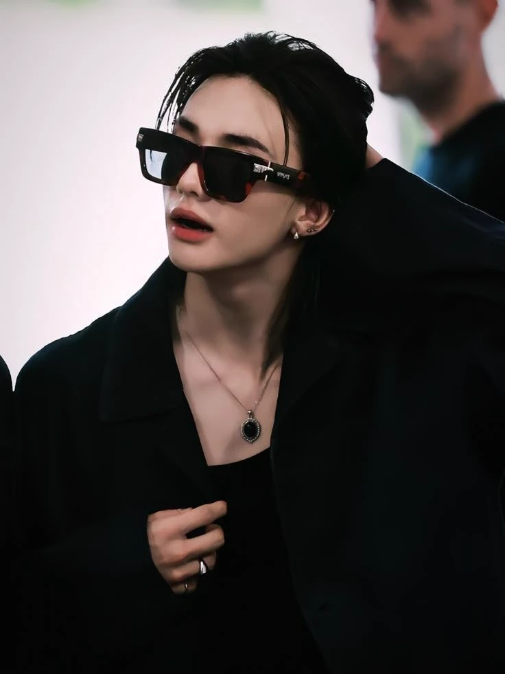 Hwang Hyunjin thumbnail