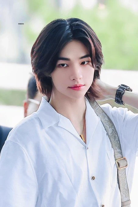 Hwang Hyunjin thumbnail