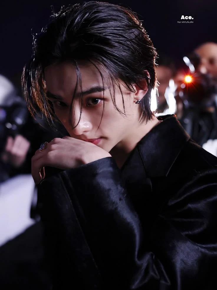 Hwang Hyunjin thumbnail