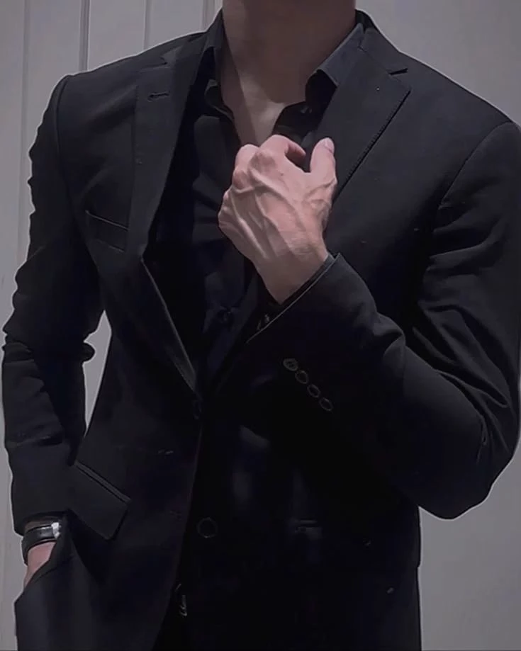 My husband is a mafia boss thumbnail