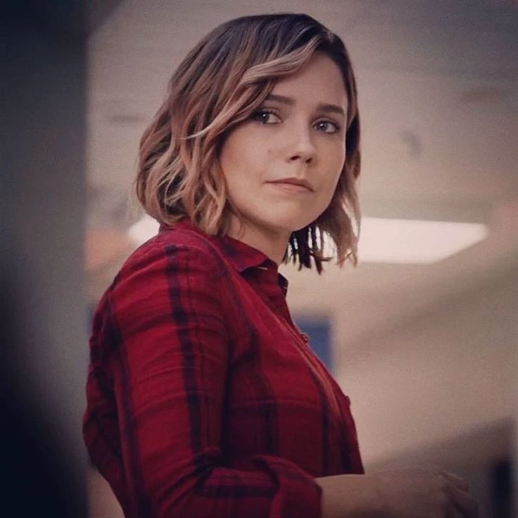 Erin Lindsay thumbnail