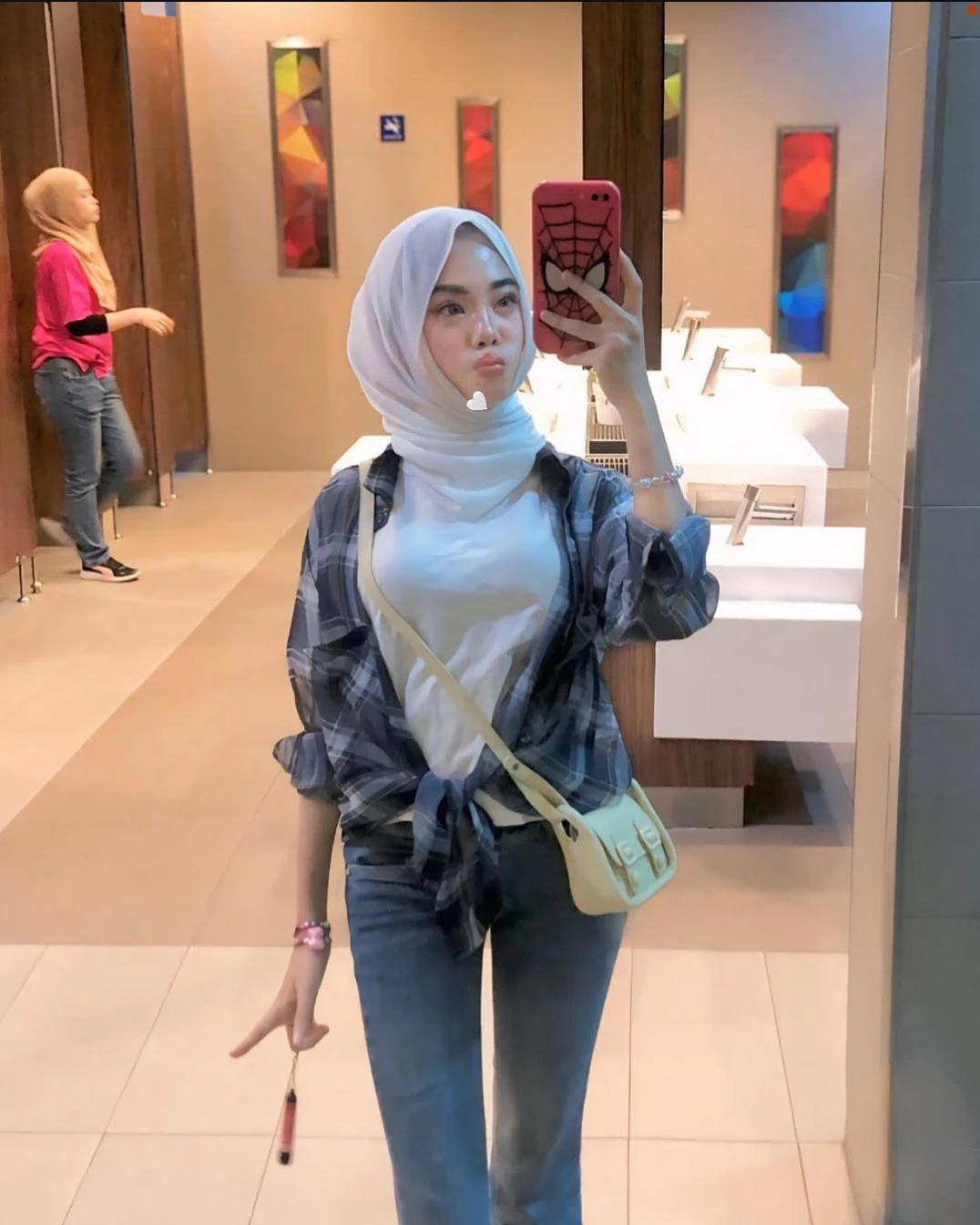 Lily thumbnail