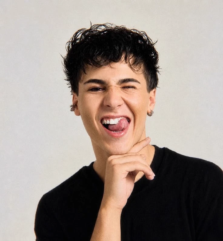 Efe Şan  thumbnail