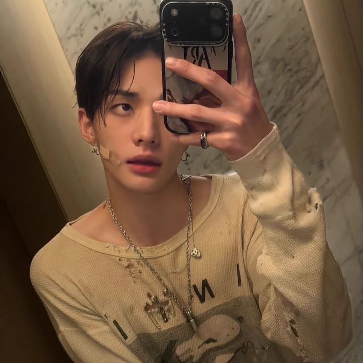 Hwang Hyunjin thumbnail