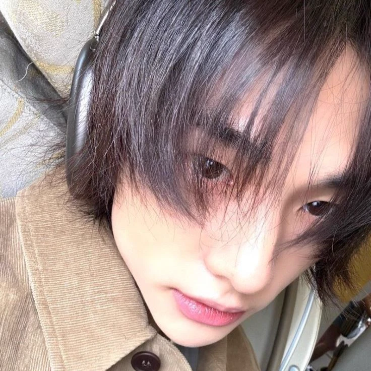 Hwang Hyunjin thumbnail