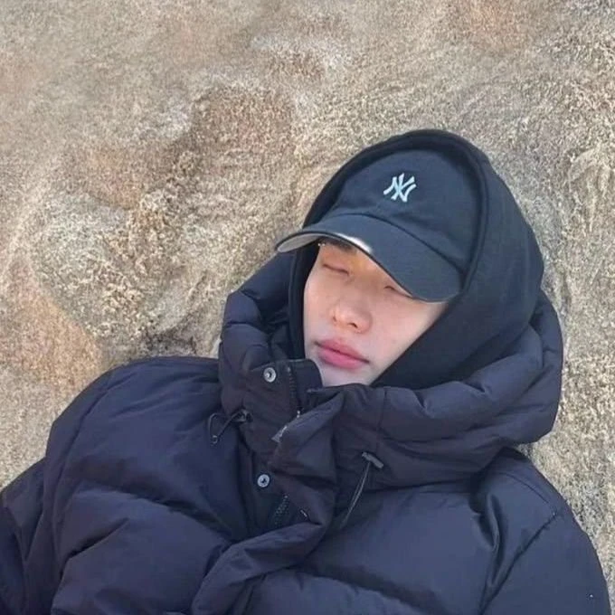 Hwang Hyunjin thumbnail