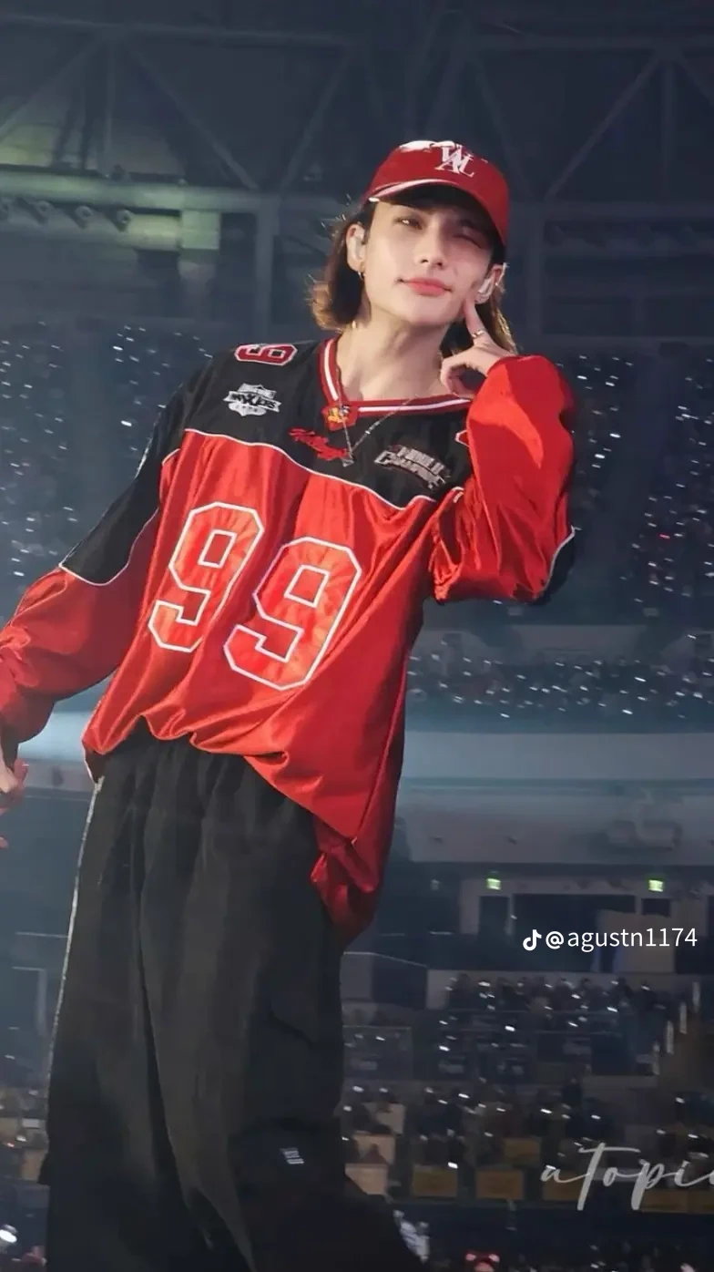 Hwang Hyunjin or Lee Félix? thumbnail