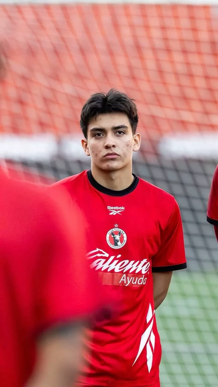 Gilberto Mora thumbnail