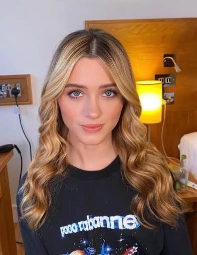 Natalia dyer thumbnail