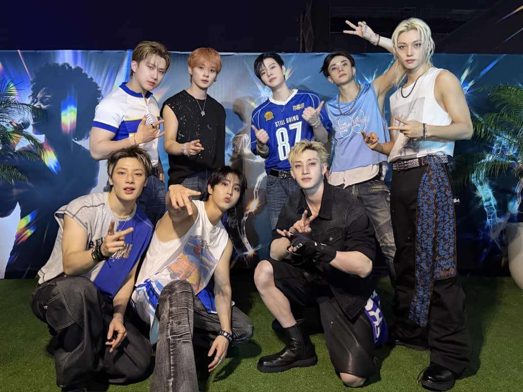 STRAY KIDS thumbnail