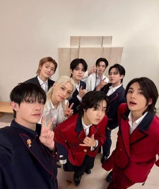 STRAY KIDS\|Hybrids thumbnail