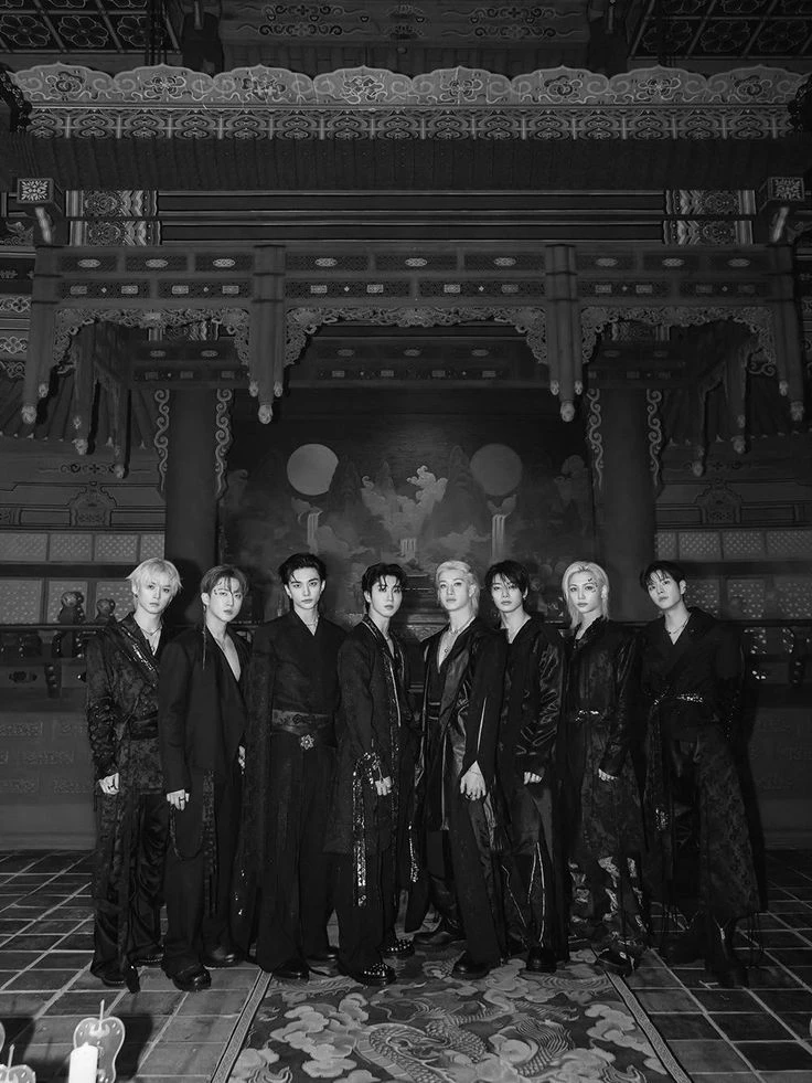 stray kids. thumbnail