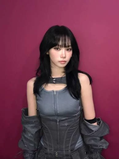 Kim Chaewon thumbnail