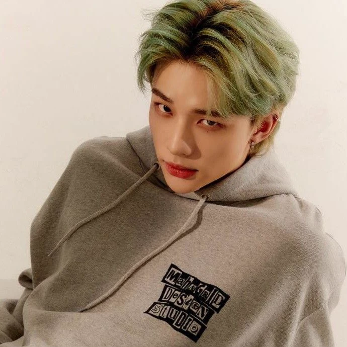 HWAN HYUNJIN thumbnail