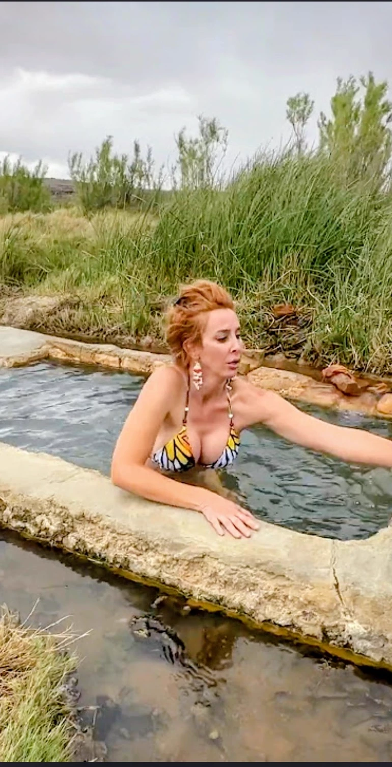 Ellie Banks thumbnail