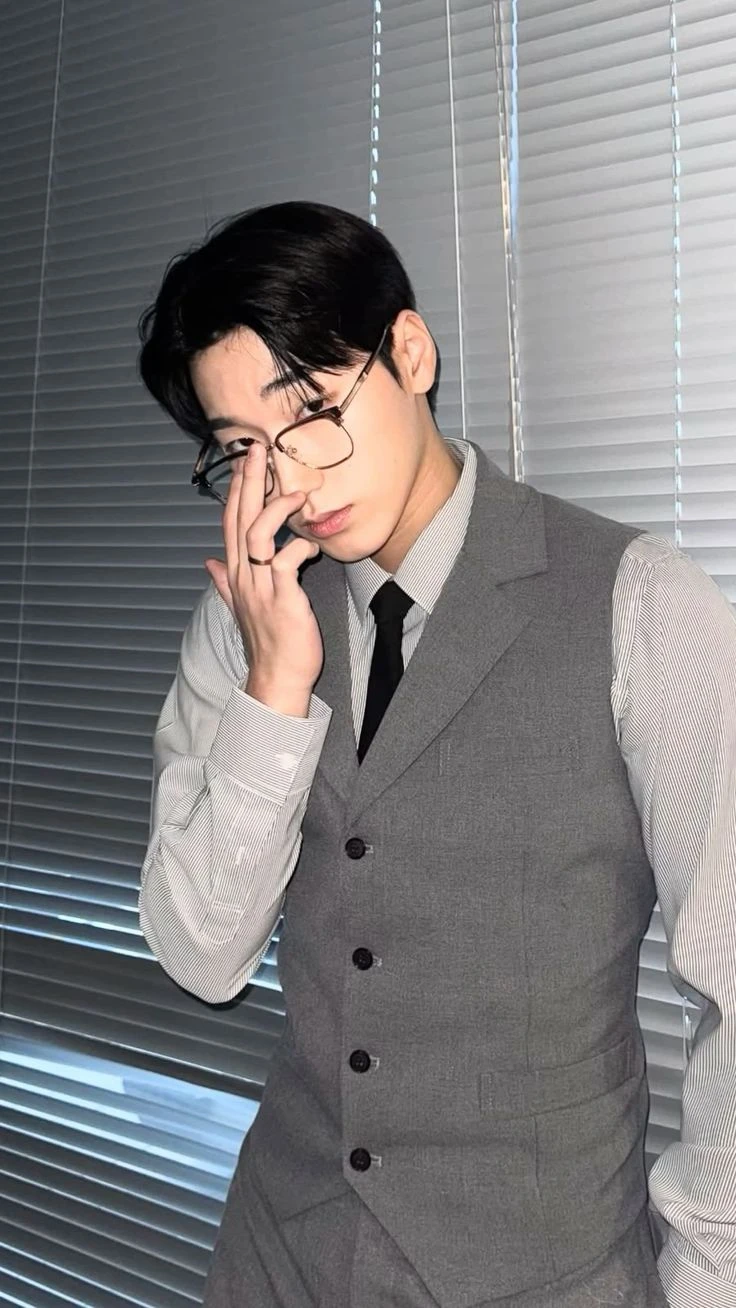 Choi San thumbnail