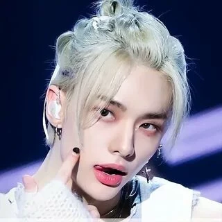 Hyunjin thumbnail