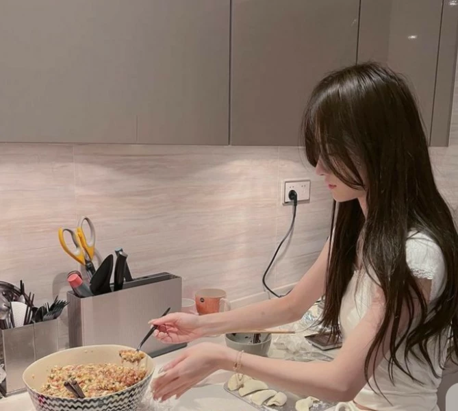 Hana (Hae in) thumbnail