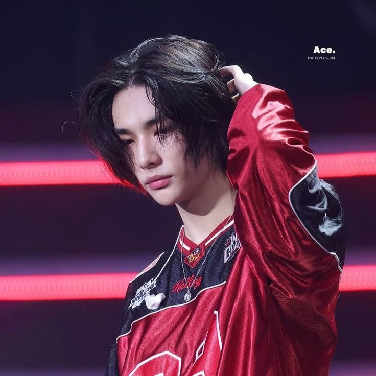 Hwang Hyunjin thumbnail