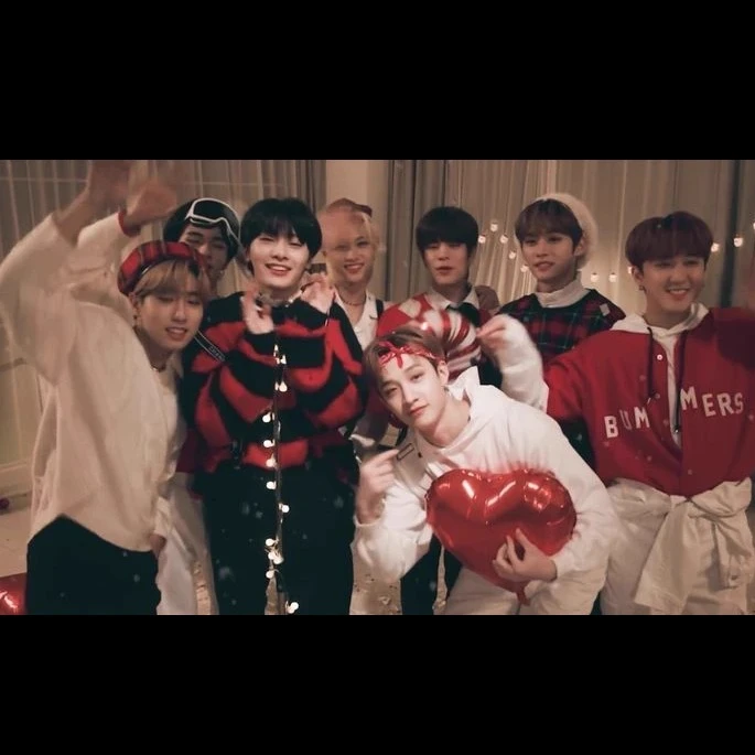 Stray Kids - Pick Me thumbnail