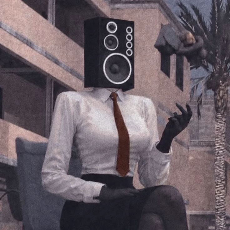 Large Speaker woman thumbnail