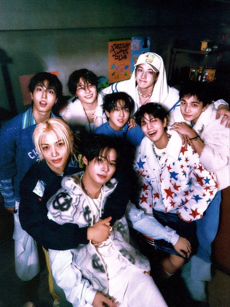 STRAY KIDS thumbnail