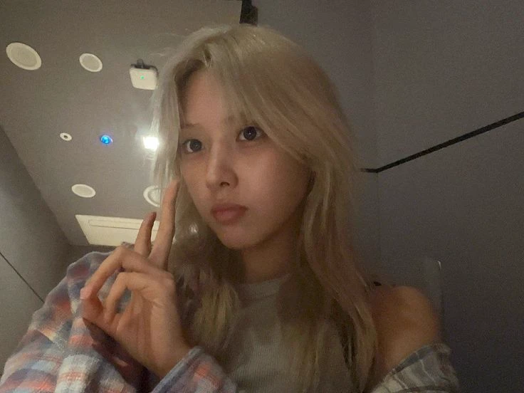 Kim Jiwoo thumbnail