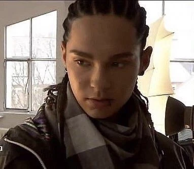 Tom Kaulitz, disabled thumbnail