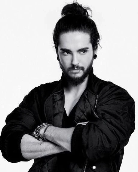 Tom Kaulitz and I are dog handlers thumbnail