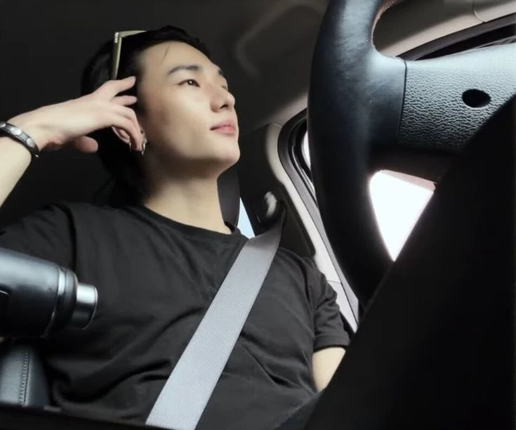 Hwang Hyunjin thumbnail