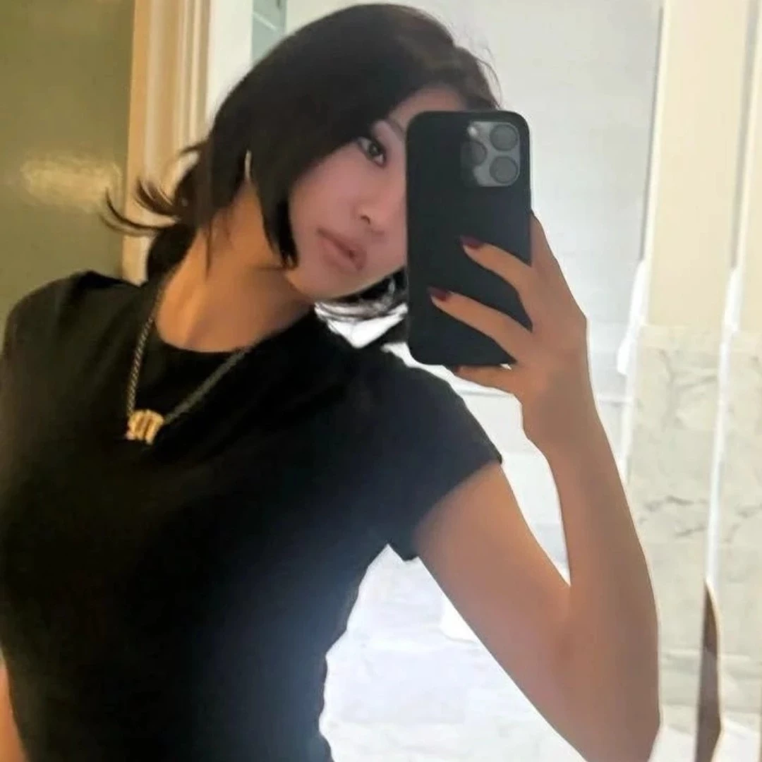 مون .