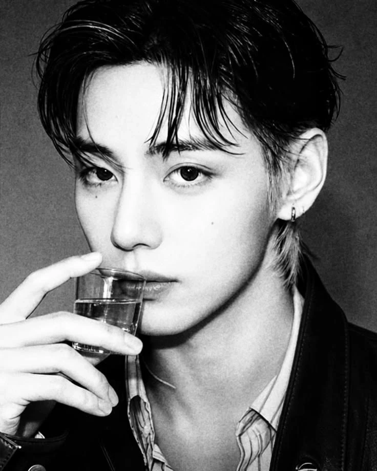 Kim Taehyung\|\| Mafia King🫦 thumbnail