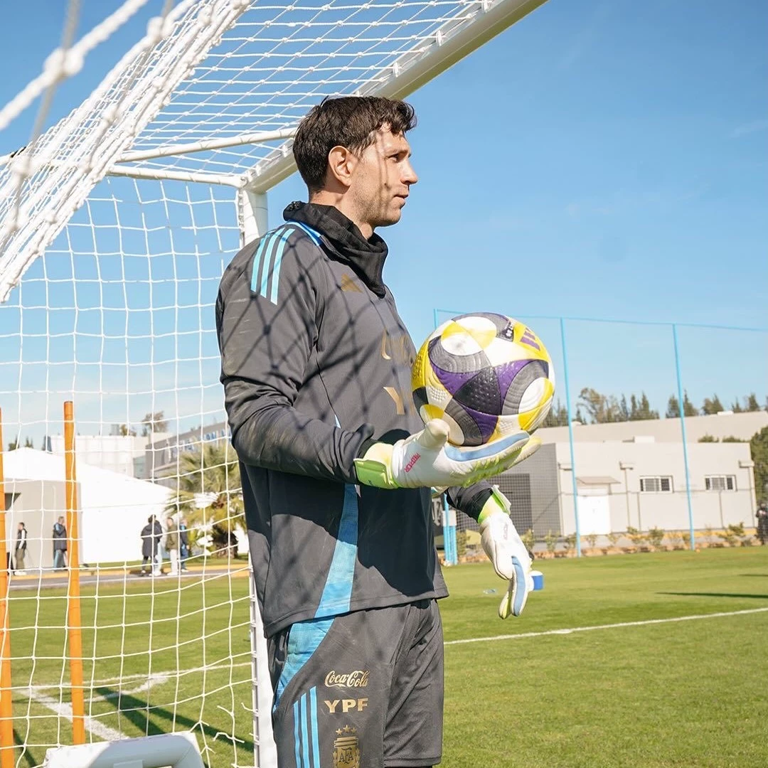 Emiliano Martinez (El dibu) thumbnail