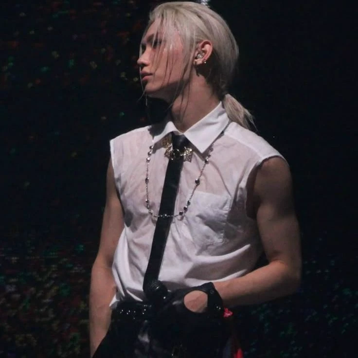 Lee Yongbook thumbnail
