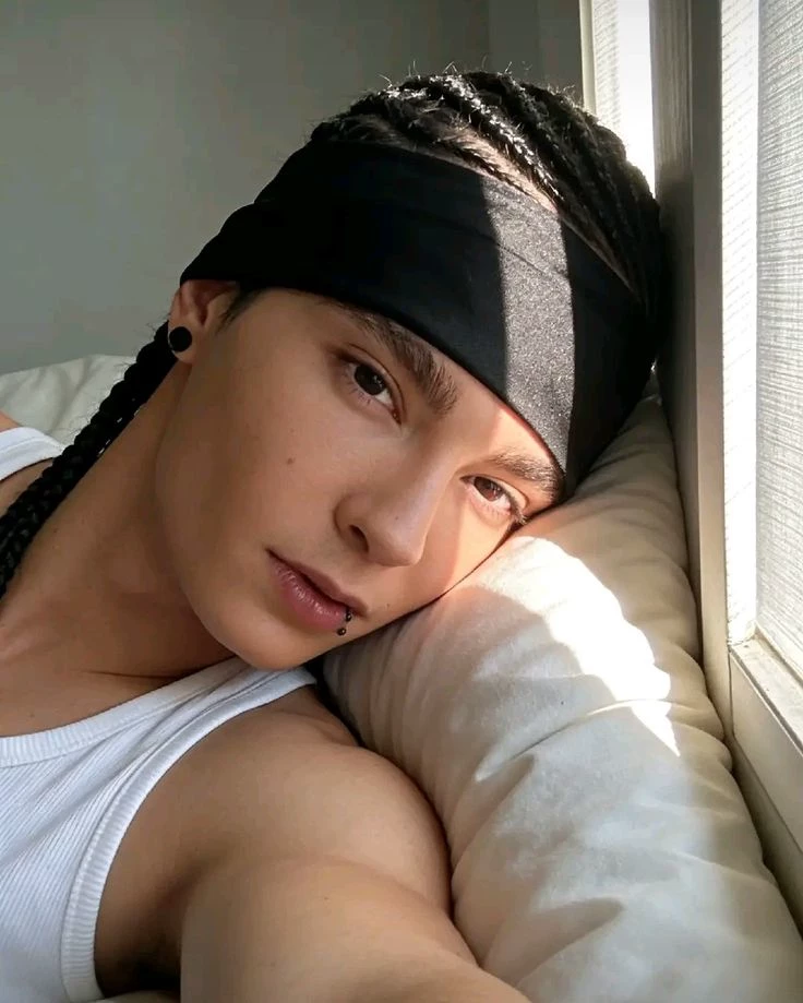 tom Kaulitz  thumbnail