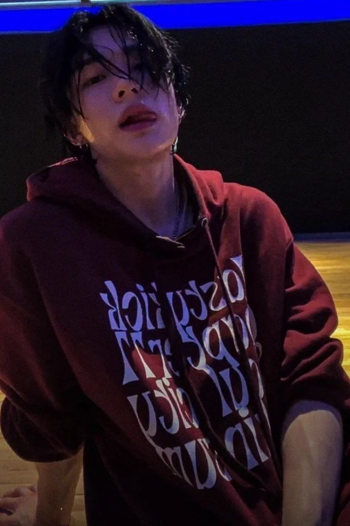 Hwang Hyunjin thumbnail