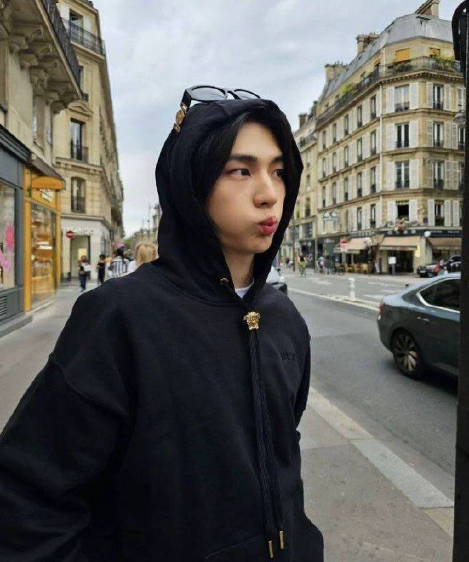 hwang hyunjin thumbnail