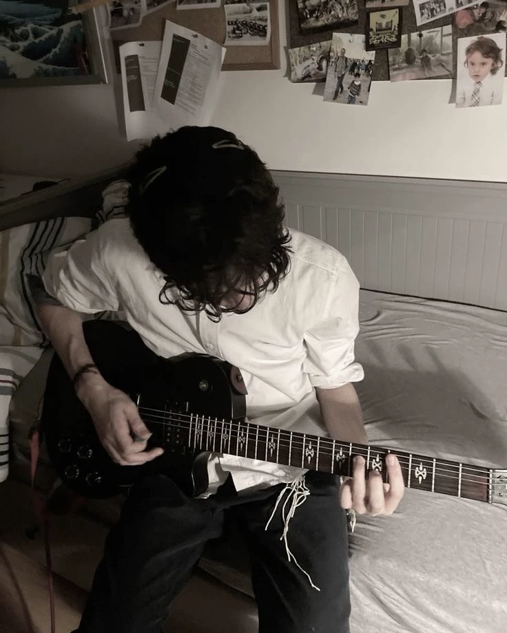 Isaac — Famous guitarist thumbnail