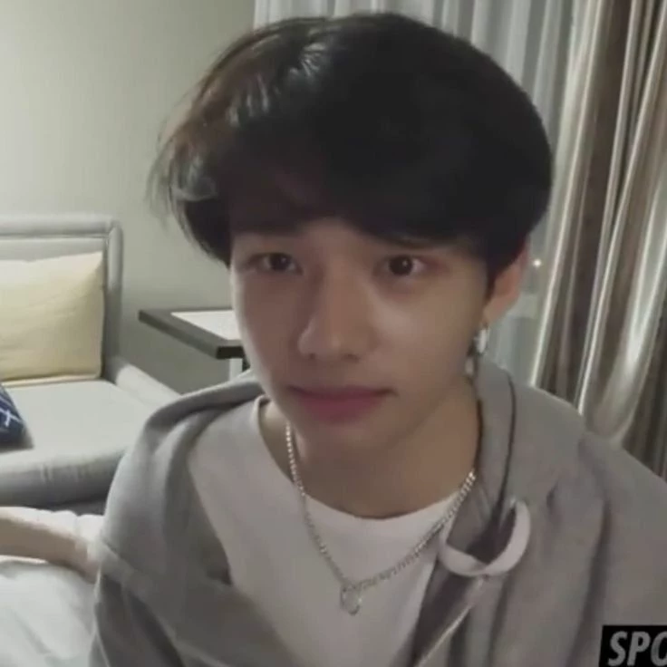 Hwang Hyunjin thumbnail