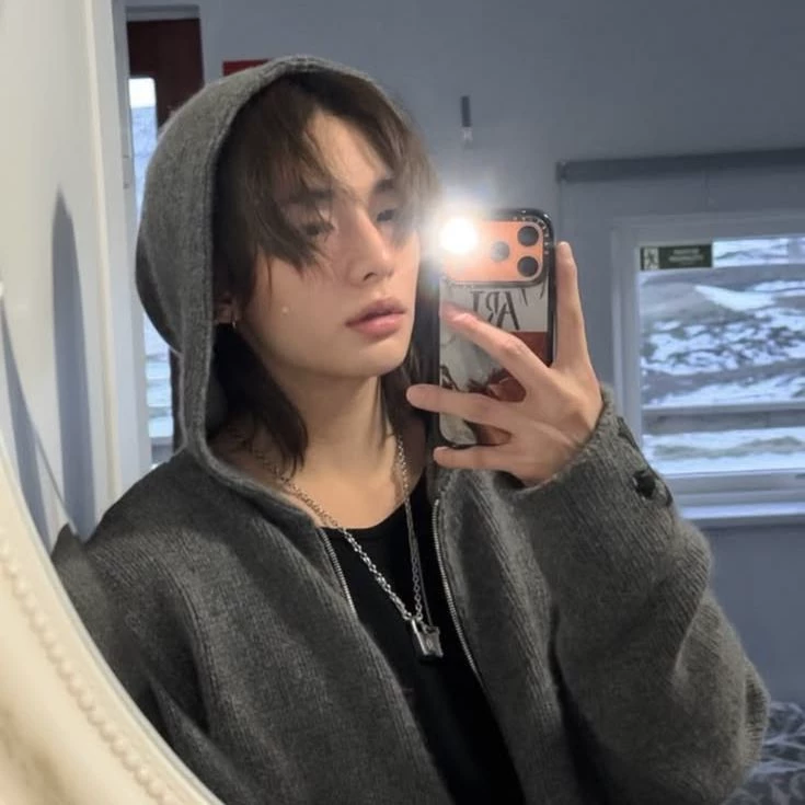 Hyunjin thumbnail