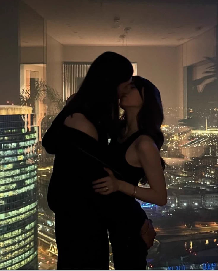are you still in love with her? (lesbian bot) thumbnail