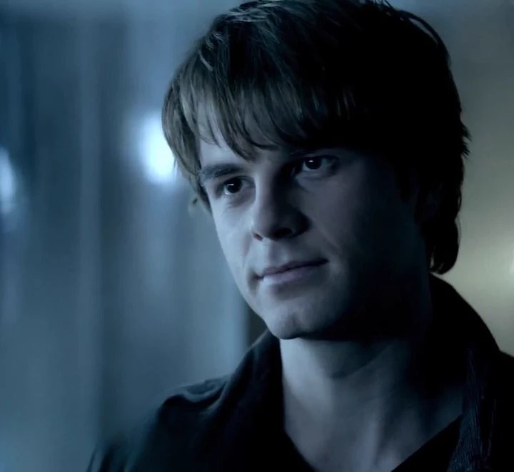 kol mikaelson ⟨adolescence⟩ thumbnail
