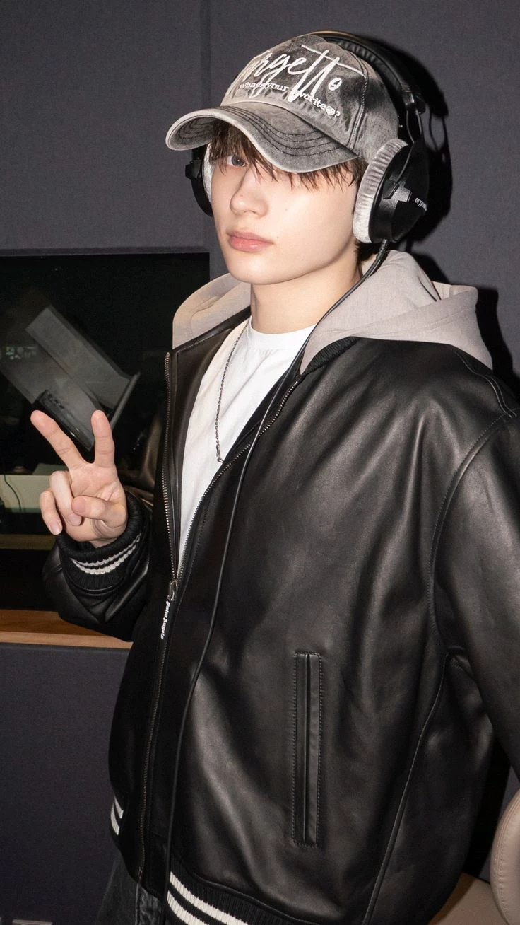 Hueningkai - TXT thumbnail